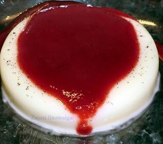 Panna cotta eperpürével
