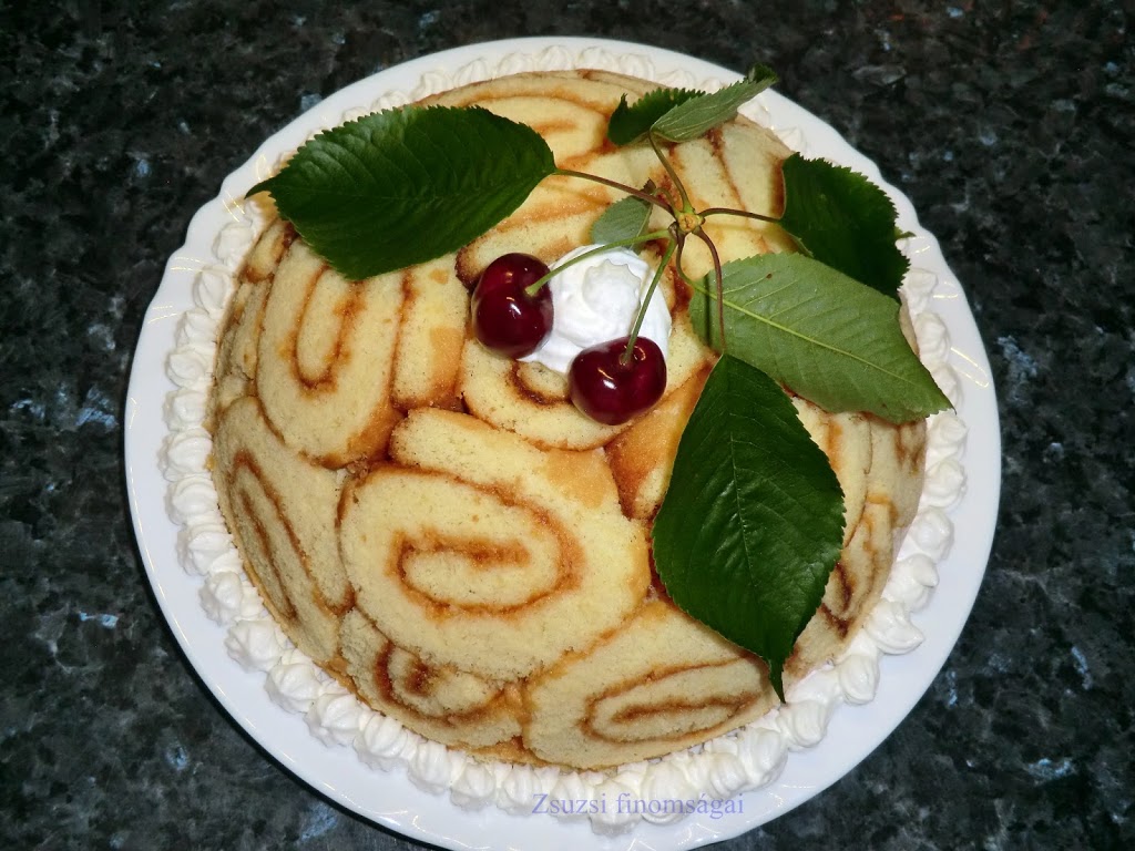 Charlotte torta cseresznyés-túrós töltelékkel