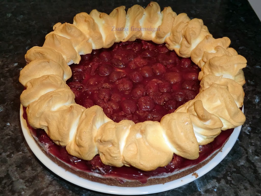 Mascarponés cseresznyetorta habkoronával