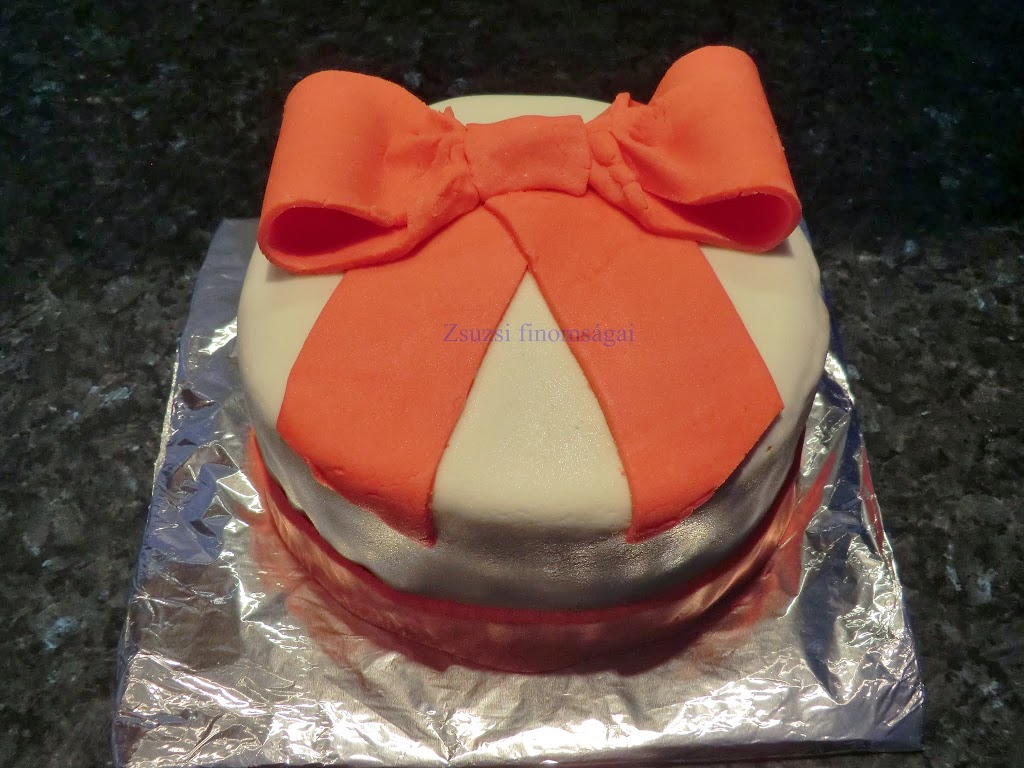 Legyező torta masnival