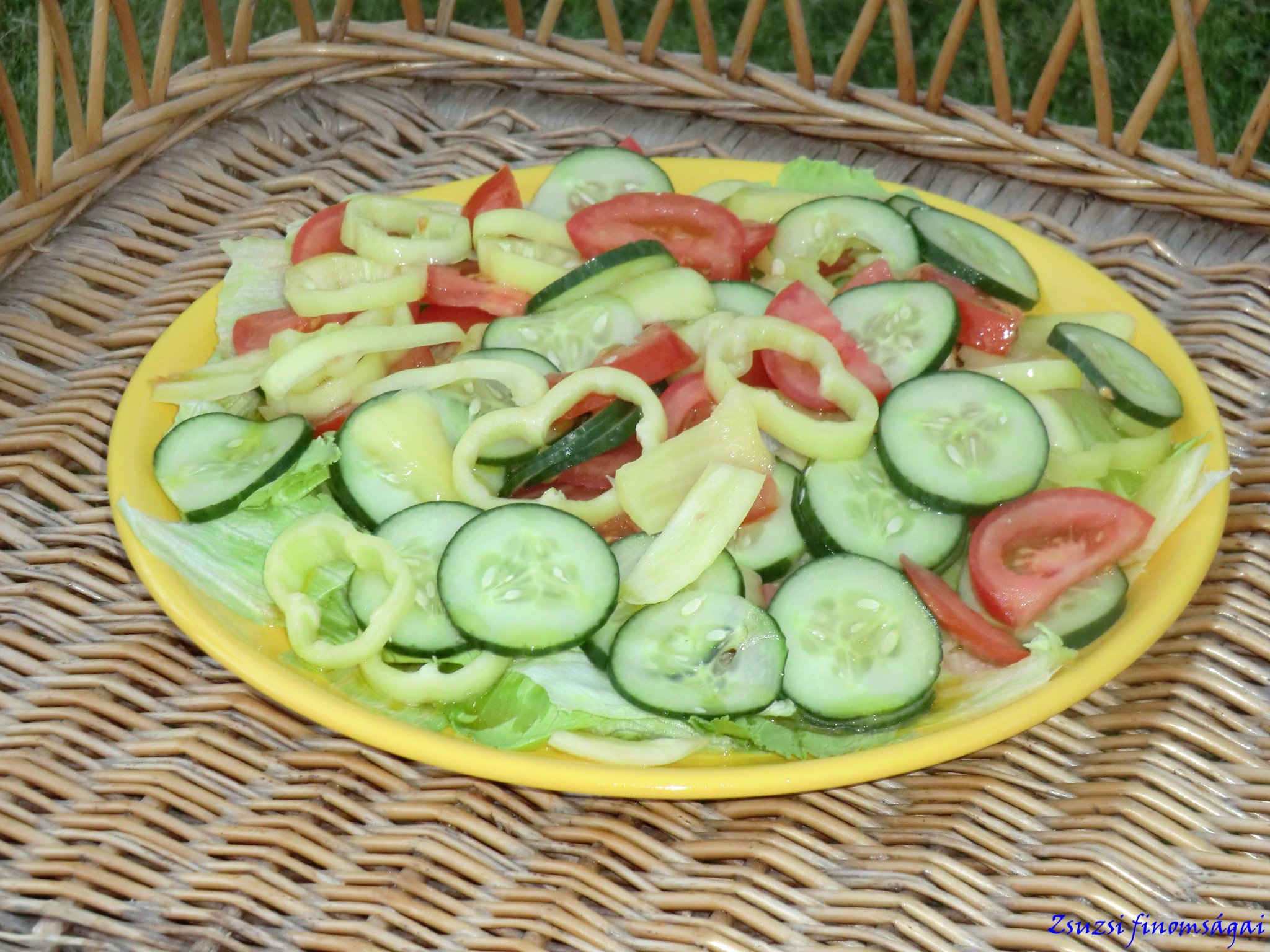 Vegyes saláta extra szűz olívaolajjal