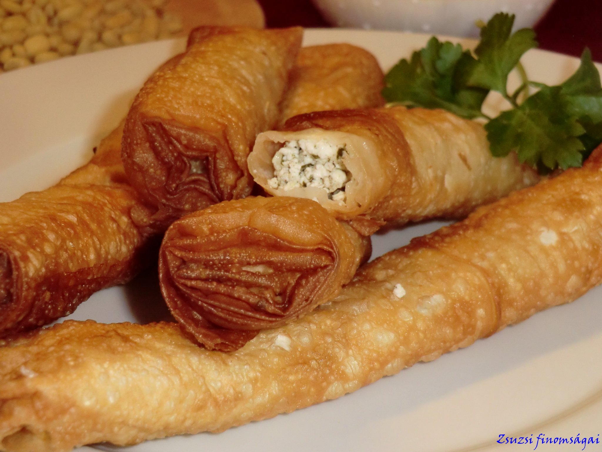 Fűszeres feta-sajtos tekercsek
