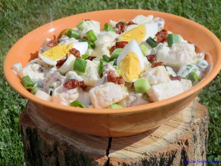 Krumplisaláta baconnel és kemény tojással