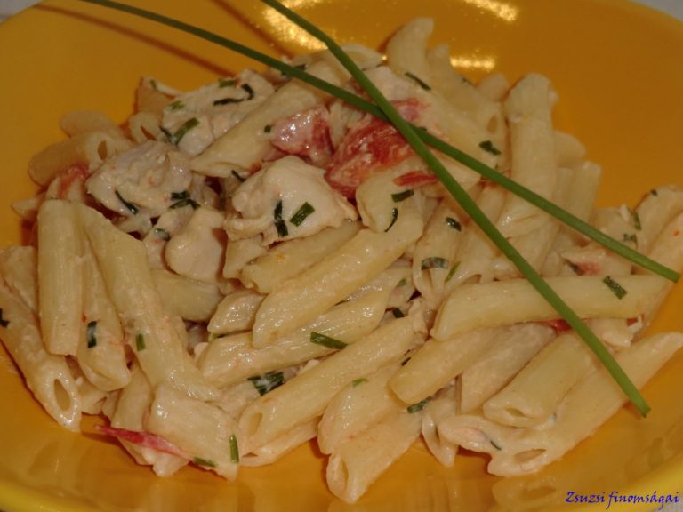 Snidlinges-chilis csirkés penne