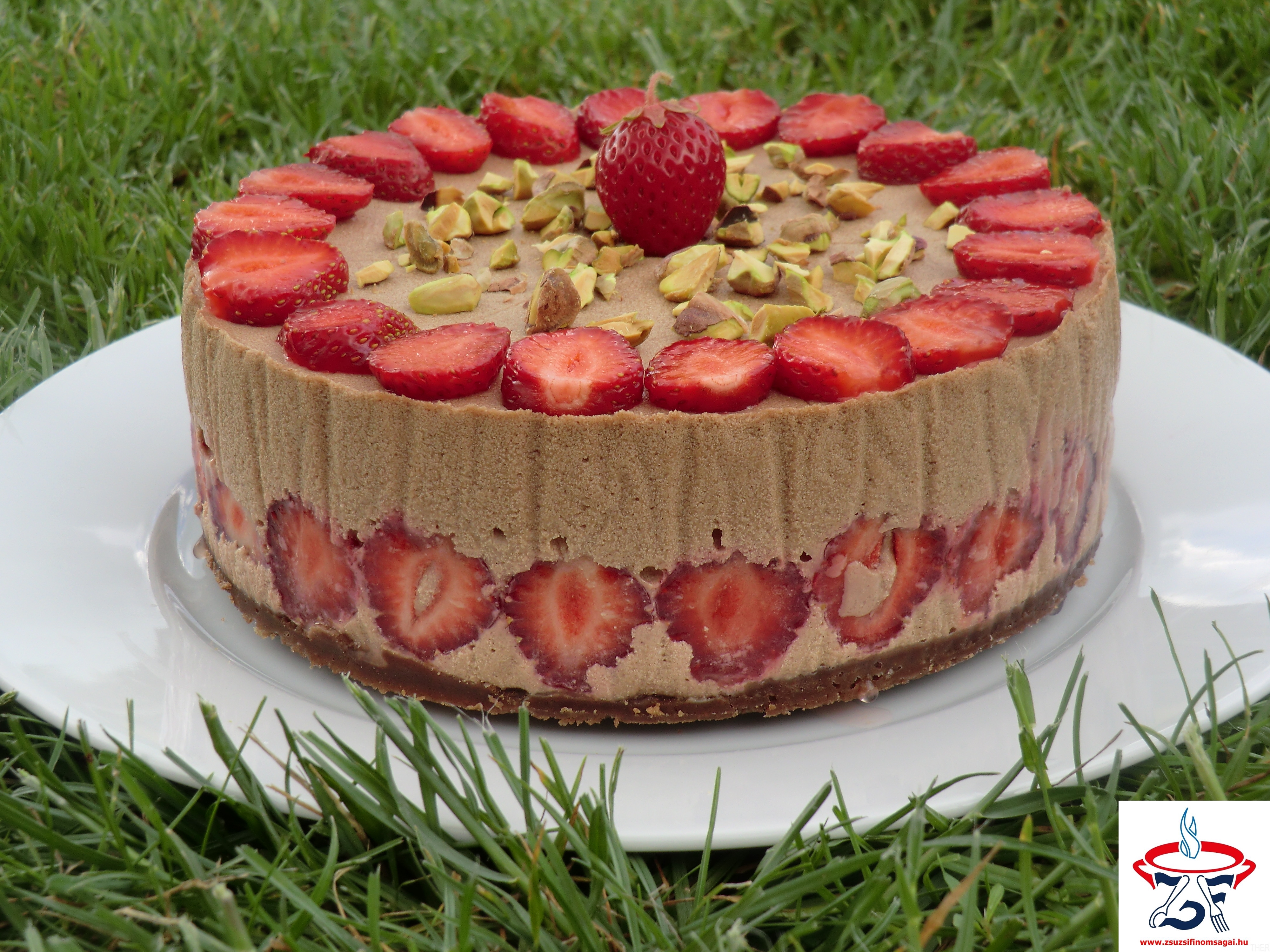 Nutellás sajttorta eperrel – sütés nélkül