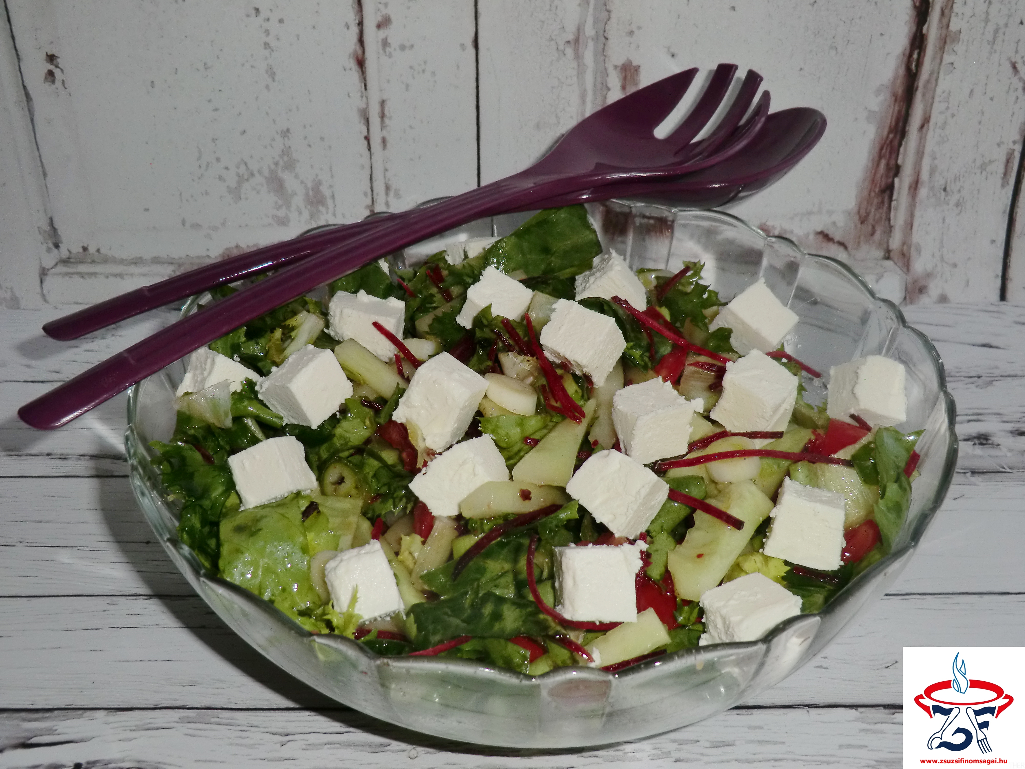 Vegyes saláta feta sajttal